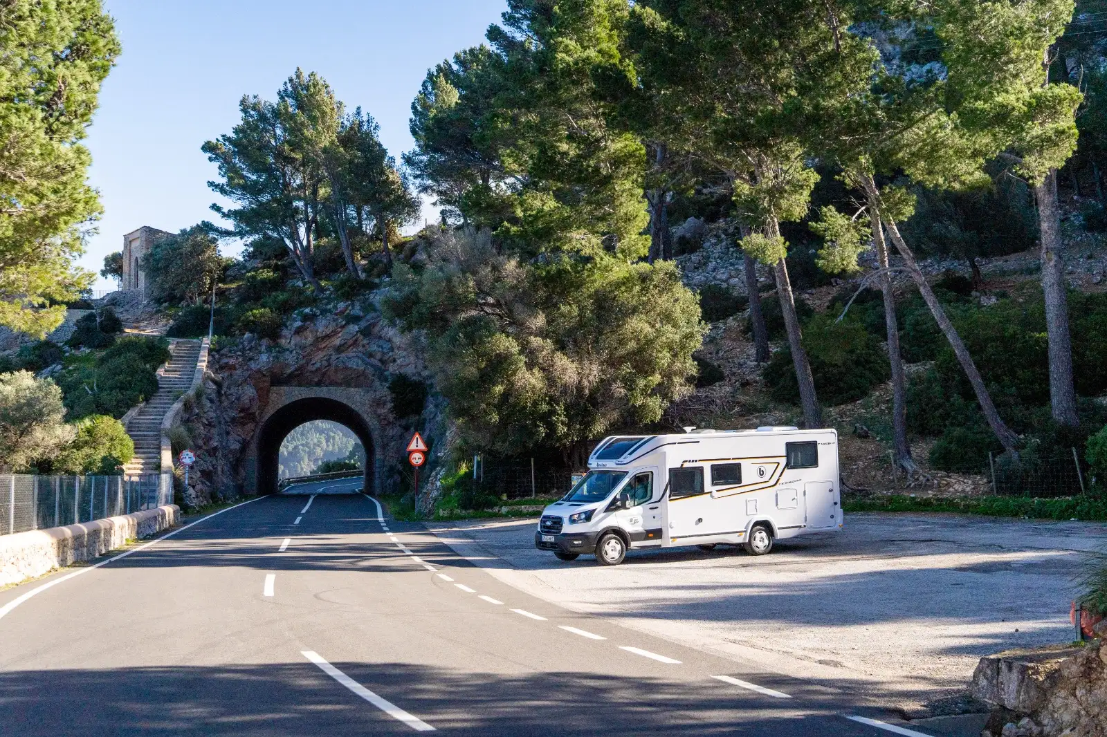Autocaravana en la carretera de Mallorca